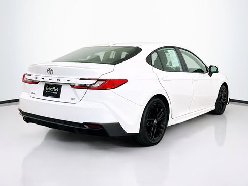 Used 2025 Toyota Camry SE image 9