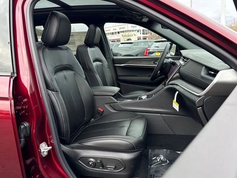 New 2025 Jeep Grand Cherokee Limited w/ Black Appearance Package image 27