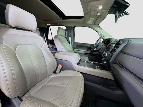 Used 2019 Ford Expedition Limited w/ Equipment Group 302A AWD/4WD image 33