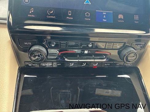 Used 2023 Jeep Grand Cherokee L Limited AWD/4WD image 11