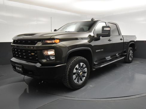 Used 2023 Chevrolet Silverado 2500 Custom w/ Custom Value Package image 2