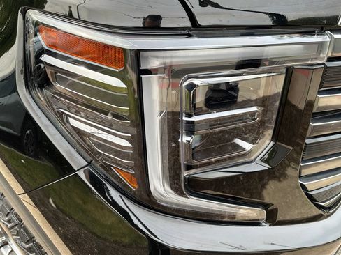Used 2024 GMC Sierra 1500 AT4 w/ Technology Package AWD/4WD image 11