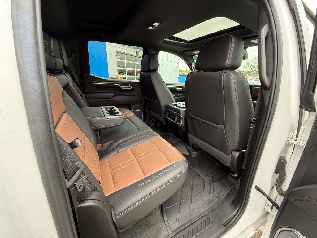 Certified 2023 Chevrolet Silverado 1500 High Country w/ Technology Package AWD/4WD image 36
