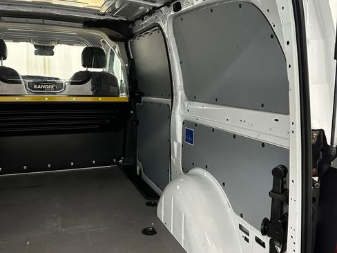 Used 2021 Mercedes-Benz Metris image 26