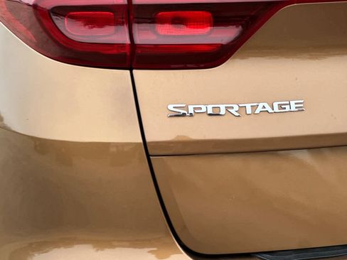 Used 2021 Kia Sportage EX image 35