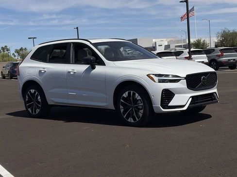 New 2026 Volvo XC60 T8 Plus w/ Protection Package Premier AWD/4WD image 4