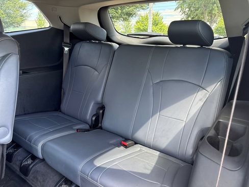 Used 2020 Buick Enclave Essence w/ Sport Touring Edition FWD image 17