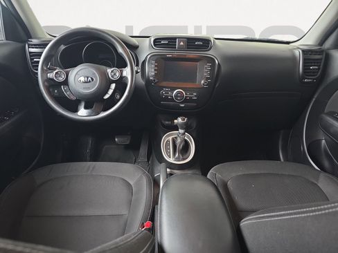 Used 2018 Kia Soul + image 2
