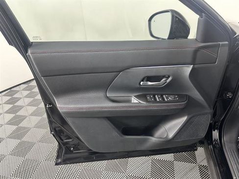 New 2025 Nissan Kicks SR AWD/4WD image 13