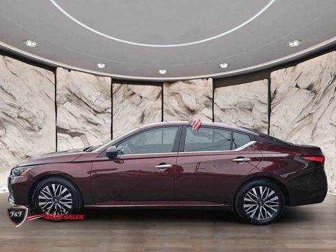 Used 2025 Nissan Altima 2.5 SV FWD image 4