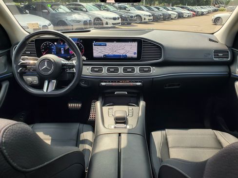 Used 2024 Mercedes-Benz GLS 580 4MATIC image 28