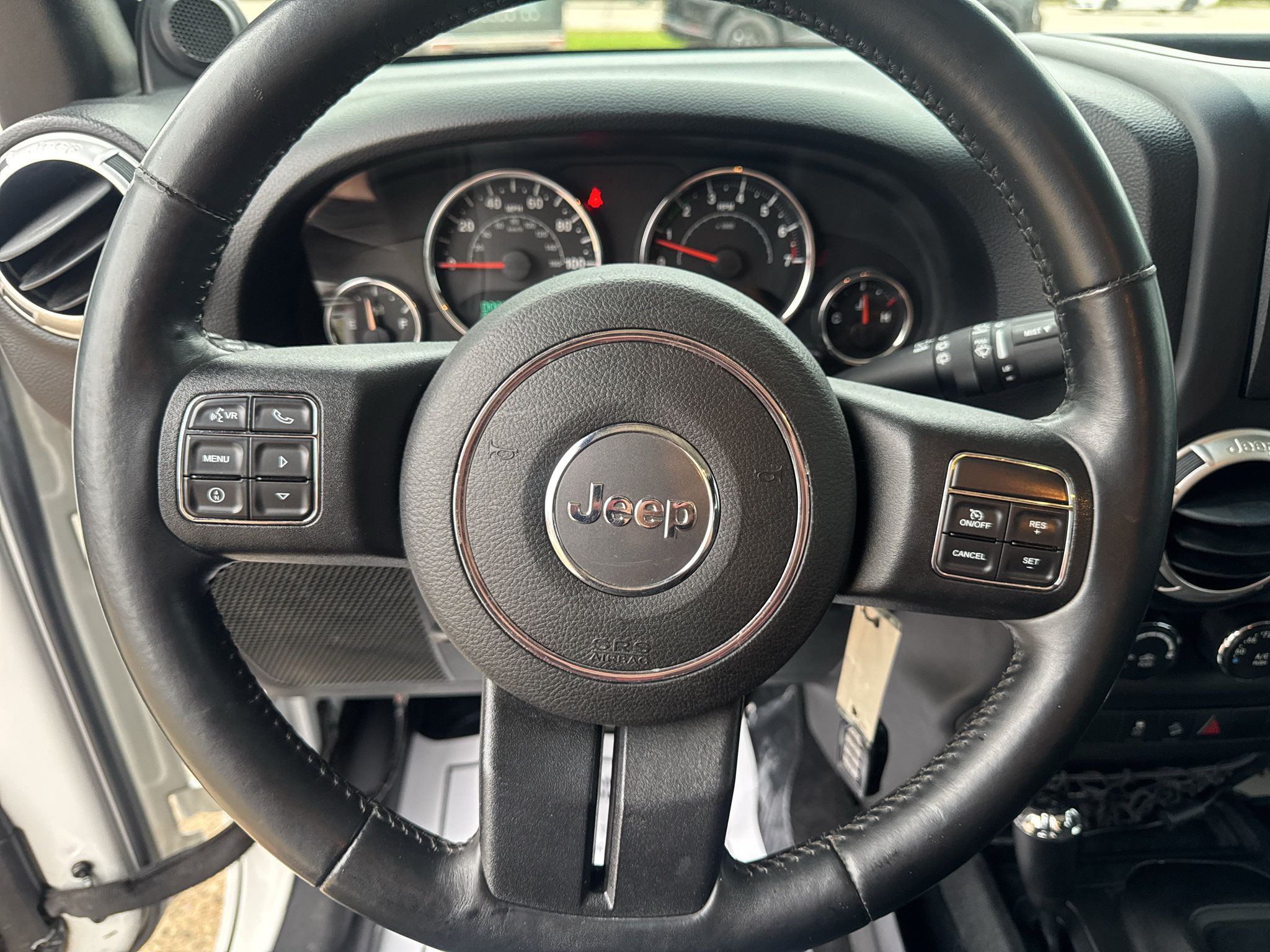 Used 2012 Jeep Wrangler Unlimited Sahara w/ Connectivity Group AWD/4WD image 17