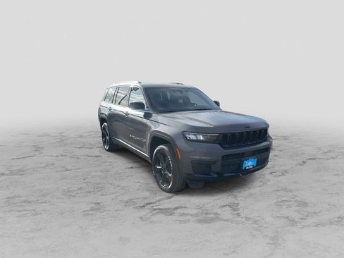 Certified 2023 Jeep Grand Cherokee L Laredo image 2