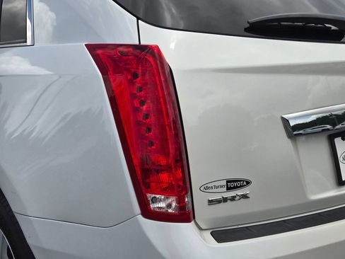 Used 2015 Cadillac SRX Luxury w/ Driver Awareness Package FWD image 9