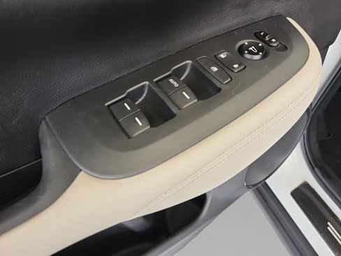 Used 2024 Honda HR-V LX image 17