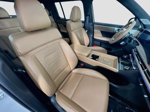 Certified 2025 Hyundai Santa Fe Limited AWD/4WD image 29