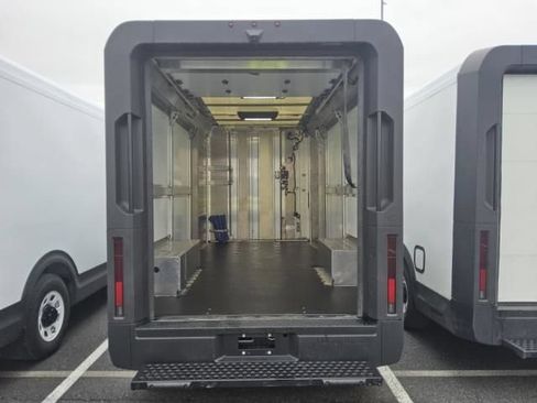 Used 2024 Chevrolet Brightdrop 600 w/ Commercial Equipment Package AWD/4WD image 6
