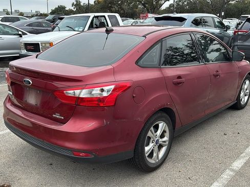 Used 2013 Ford Focus SE w/ SE Winter Pkg image 7