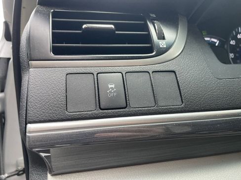 Used 2012 Toyota Camry XLE image 12