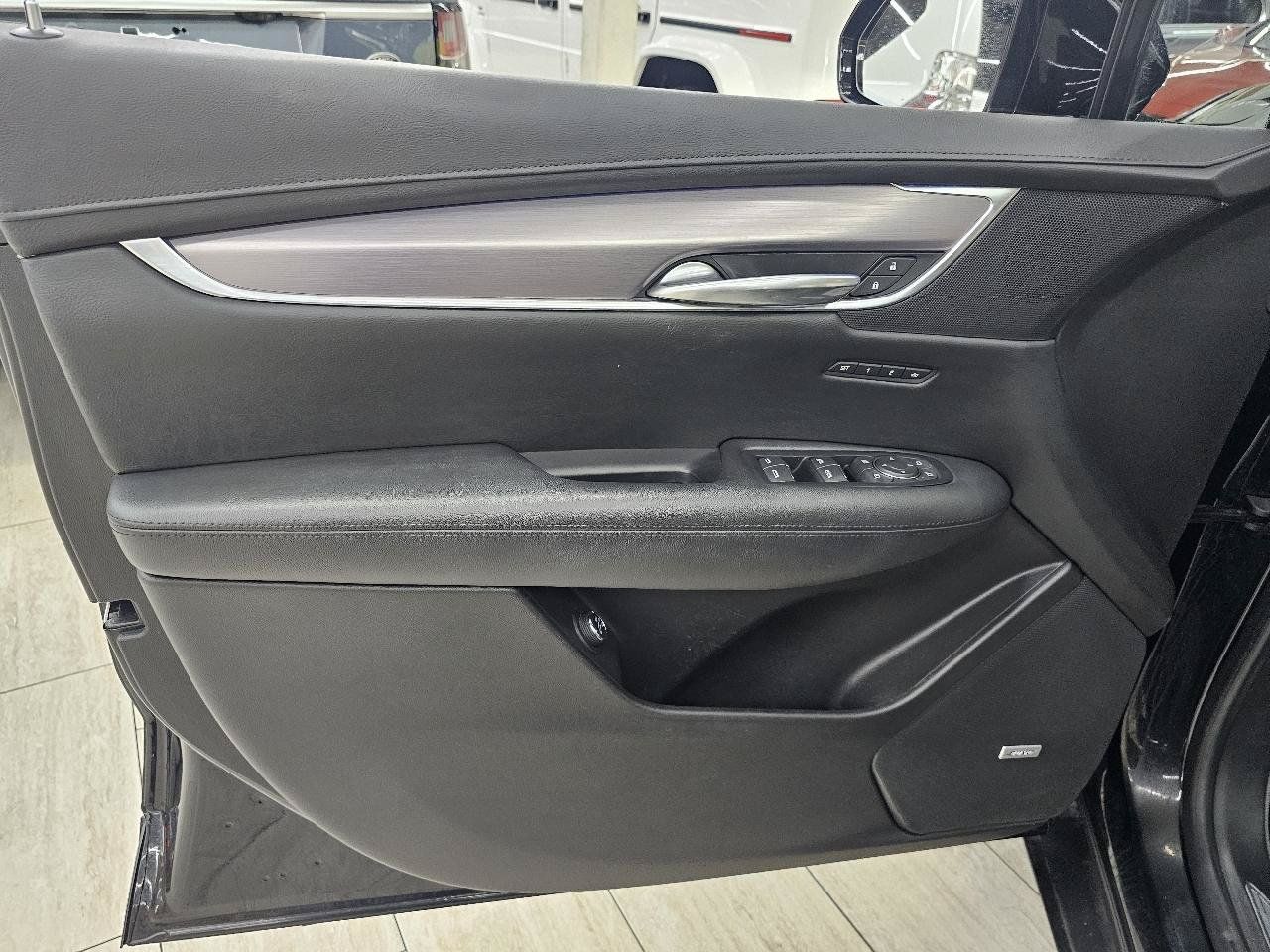 Used 2017 Cadillac XT5 Premium Luxury w/ LPO, Wheel Lock Package FWD image 38
