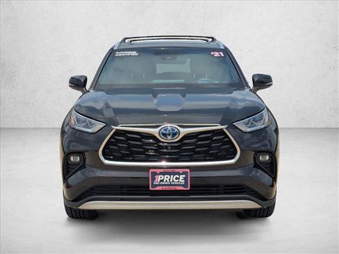 Used 2021 Toyota Highlander Platinum AWD/4WD image 2