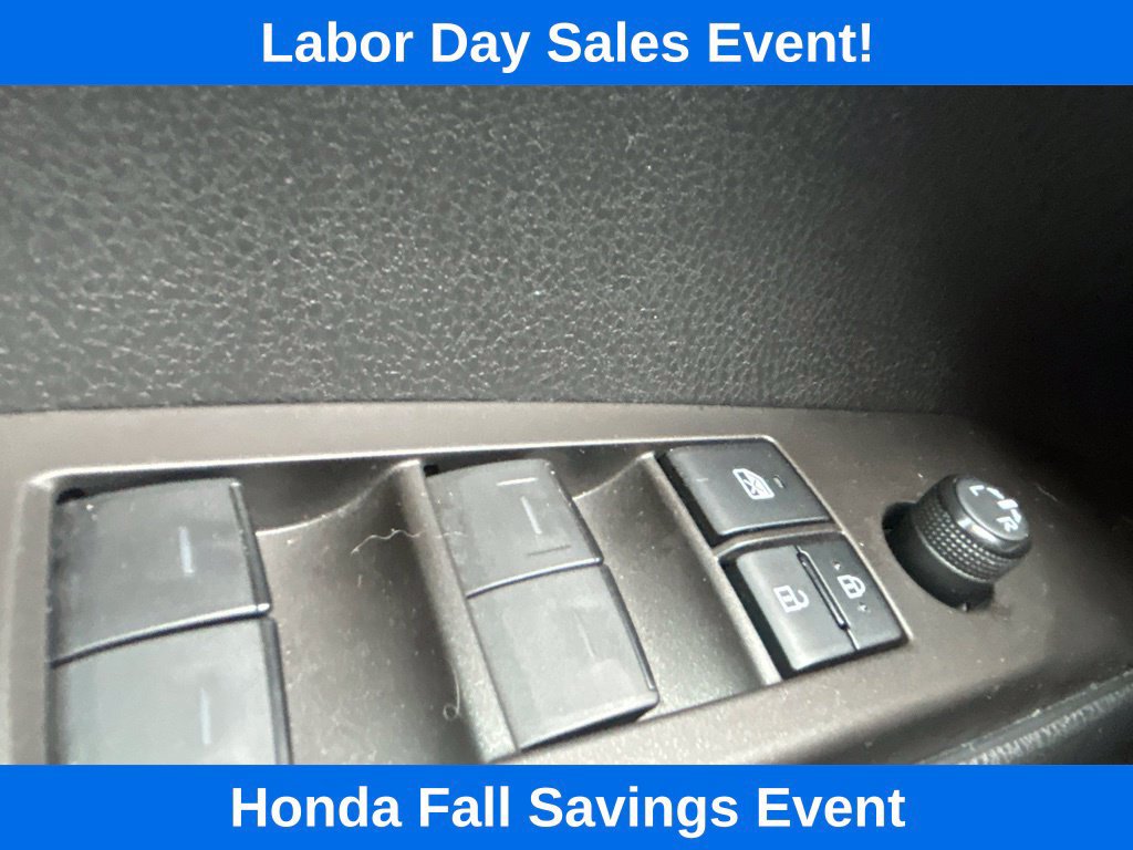 Used 2022 Toyota Camry SE FWD image 19
