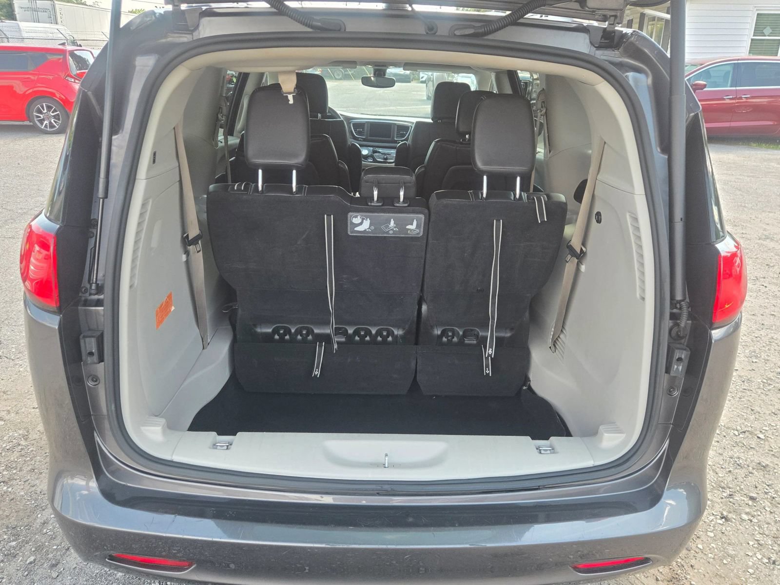 Used 2021 Chrysler Voyager Lxi FWD image 11