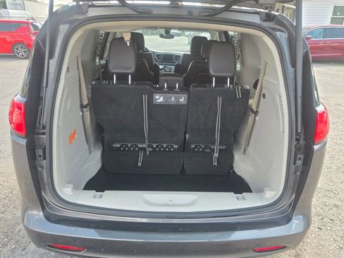 Used 2021 Chrysler Voyager Lxi FWD image 11
