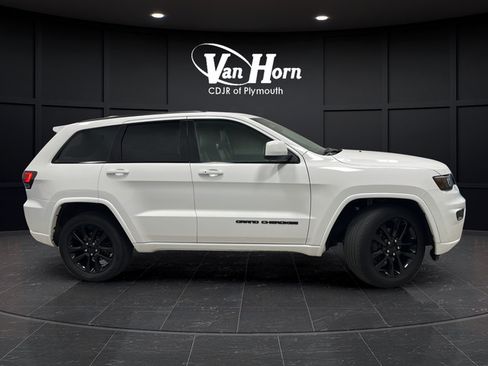 Used 2018 Jeep Grand Cherokee Altitude AWD/4WD image 8