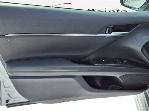 Used 2024 Toyota Camry SE image 12