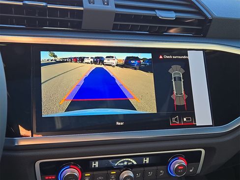 New 2025 Audi Q3 2.0T Premium image 18