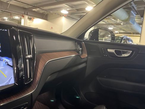 Certified 2024 Volvo XC60 B5 Ultimate w/ Protection Package Premier AWD/4WD image 20