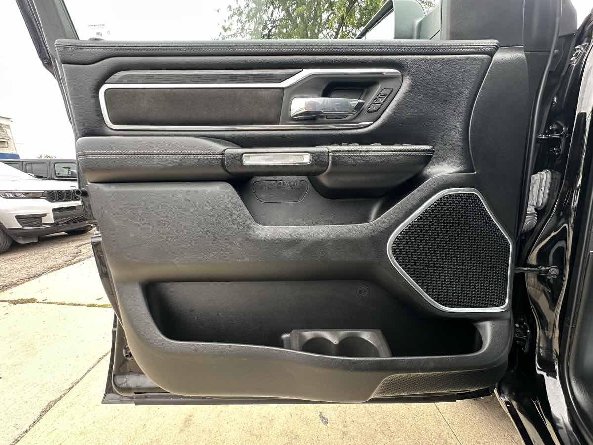 Used 2023 RAM 1500 Laramie AWD/4WD image 14