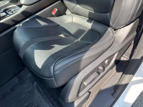 Used 2023 Honda Pilot Touring image 17