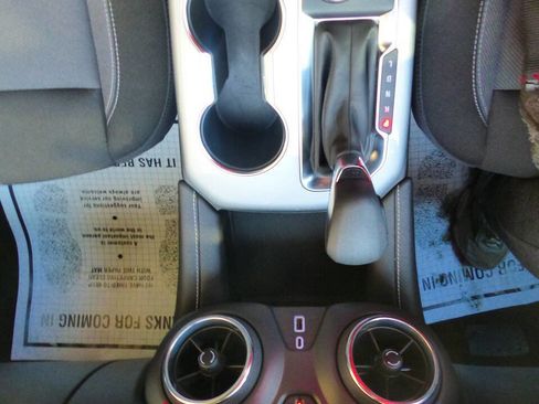 Used 2025 Chevrolet Blazer LT image 32