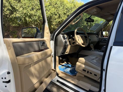 Used 2014 Ford Expedition XLT w/ Equipment Group 201A RWD image 9