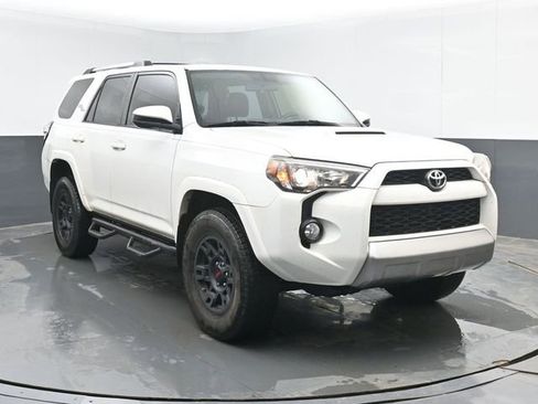 Used 2018 Toyota 4Runner TRD Off-Road AWD/4WD image 2