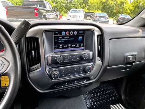 Used 2019 Chevrolet Silverado 1500 LT AWD/4WD image 16