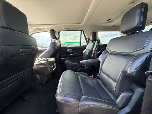 Used 2025 Ford Expedition Platinum AWD/4WD image 9