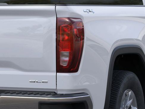 New 2026 GMC Sierra 1500 SLE image 17