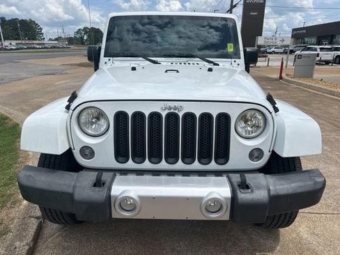 Used 2015 Jeep Wrangler Unlimited Sahara w/ Dual Top Group AWD/4WD image 2