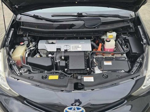 Used 2015 Toyota Prius V Three image 33