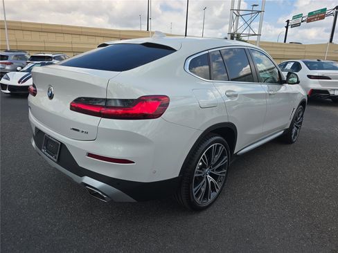 Used 2025 BMW X4 xDrive30i w/ Premium Package AWD/4WD image 3