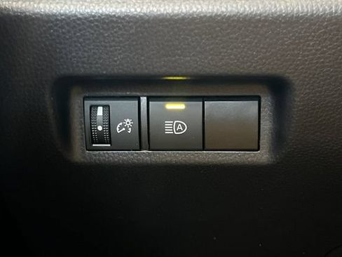 Used 2025 Toyota RAV4 LE FWD image 30