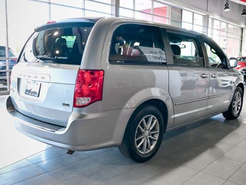 Used 2017 Dodge Grand Caravan SE image 5