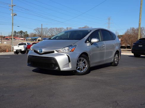 Used 2015 Toyota Prius V Four image 6