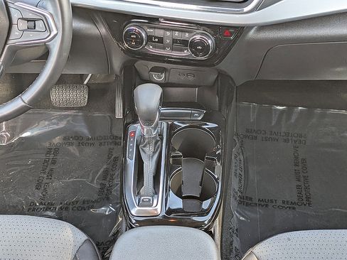 Certified 2025 Chevrolet Trax LT w/ LT Convenience Package FWD image 18