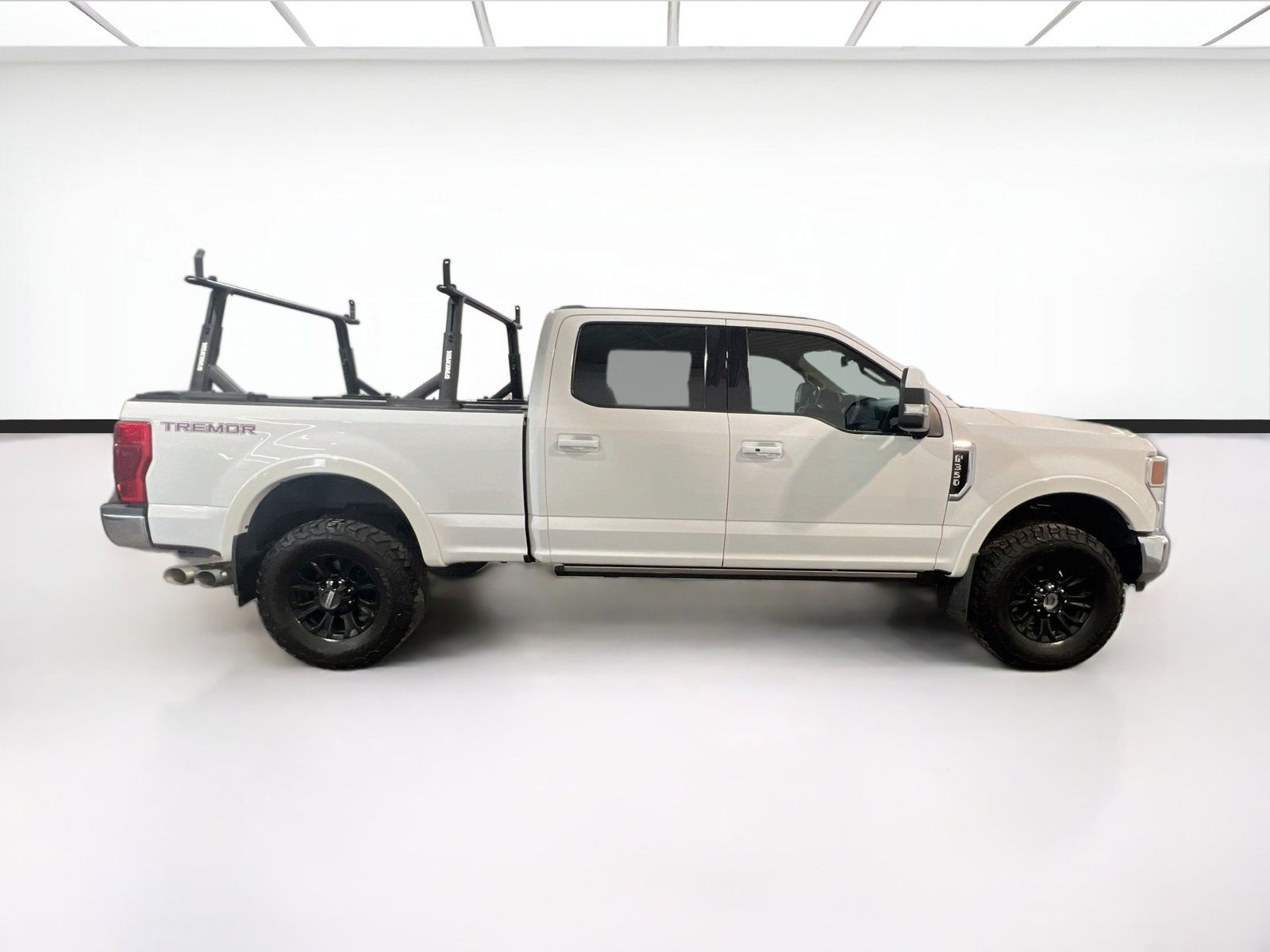Used 2022 Ford F350 Lariat w/ Tremor Off-Road Package AWD/4WD image 25