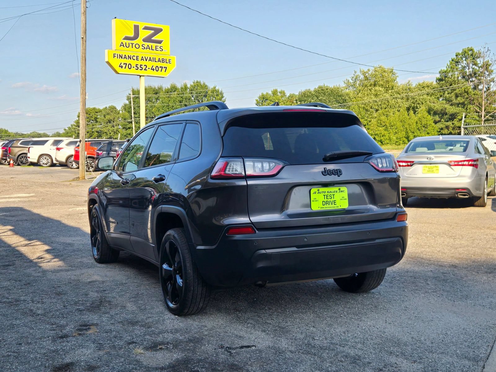 Used 2020 Jeep Cherokee Latitude Plus FWD image 4