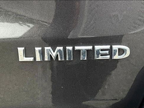 Used 2017 Jeep Grand Cherokee Limited w/ Luxury Group II AWD/4WD image 32